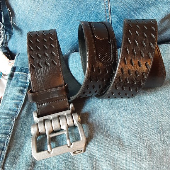 Oakley Other - Oakley mens black leather belt